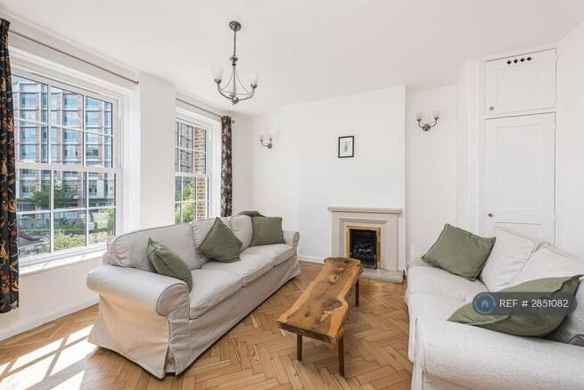  Sunny Large South Facing Lounge