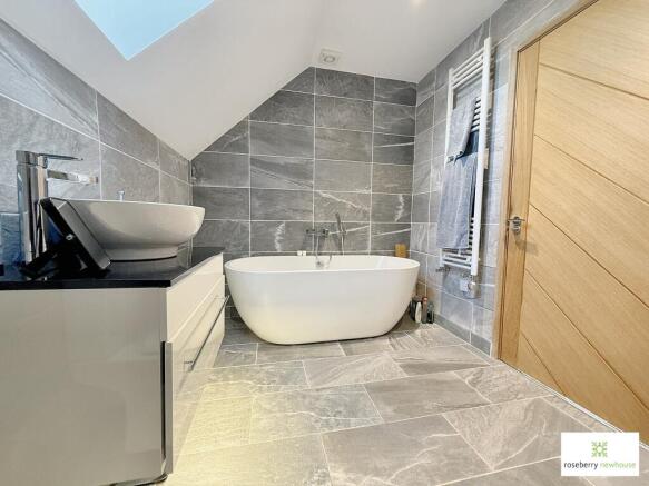 4 bed Bungalow for sale Image 11