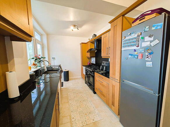 4 bed Semi-Detached for sale Image 7