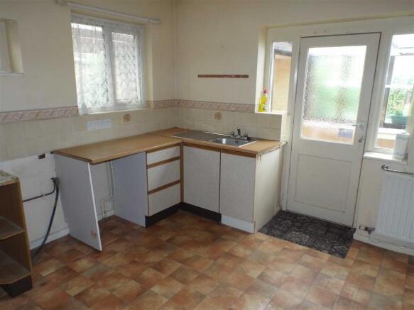 KITCHEN/DINER: