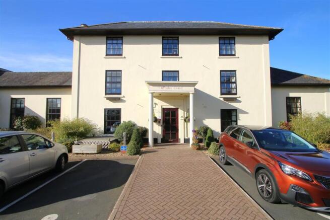 1-bed flat on Austcliffe Lane, Cookley, Kidderminster, £90,000