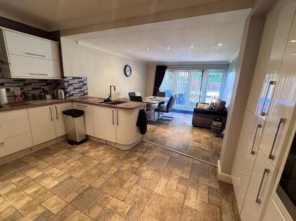 2 bed House to rent Image 9