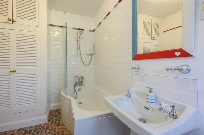 2 bed Apartment for sale Image 9