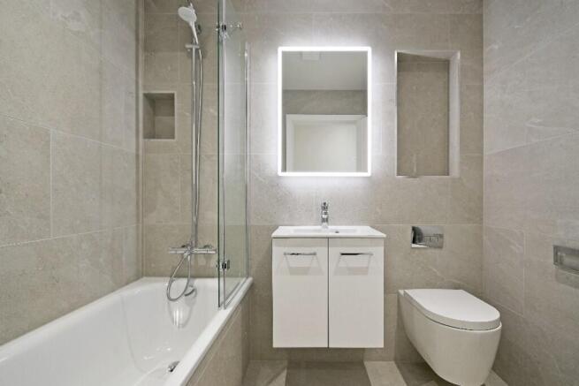 3 bed Apartment to rent Image 12