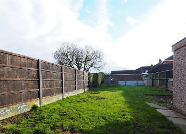 Well Proportioned Rear Garden 522