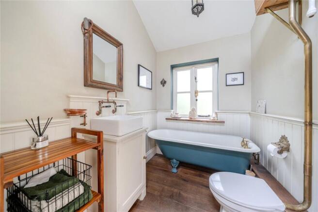 4 bed Detached for sale Image 11