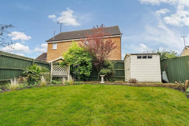 36 Graham Hill Road, Towcester (12).jpg