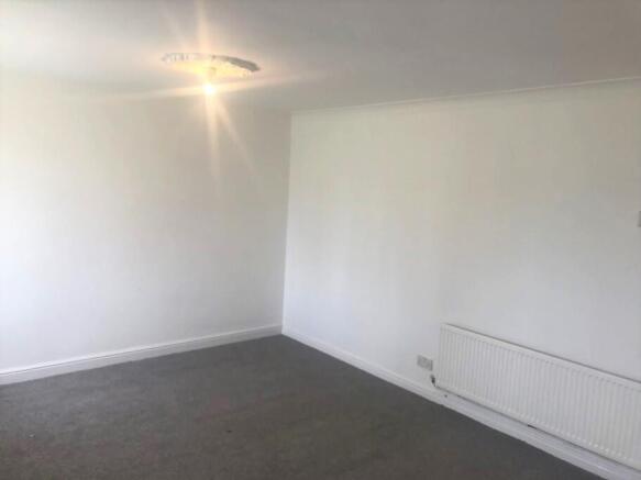 3 bed House to rent Image 4