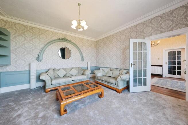 6 bed Detached for sale Image 7