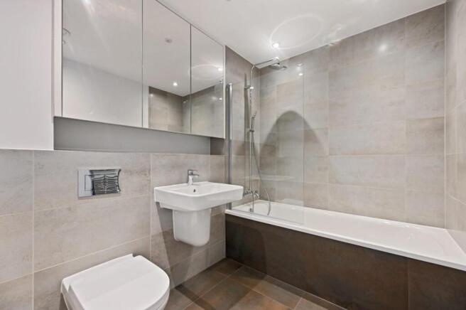 RC- bejoux court- flat 7 - bathroom 1 (1).JPG
