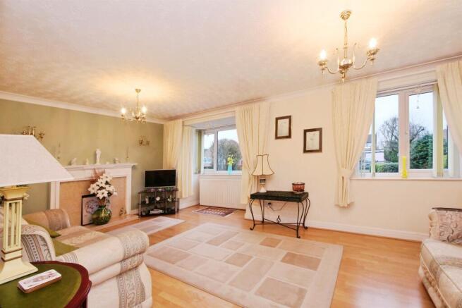 4 bed Detached for sale Image 9