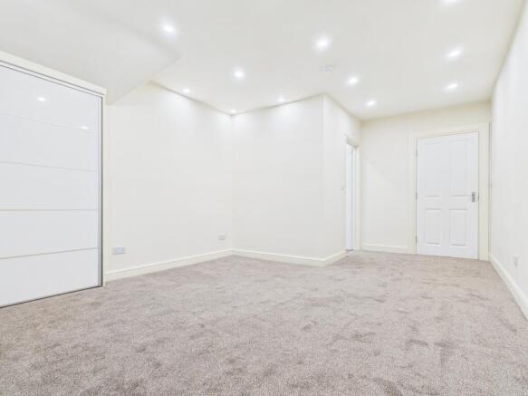 2 bed Flat to rent Image 10