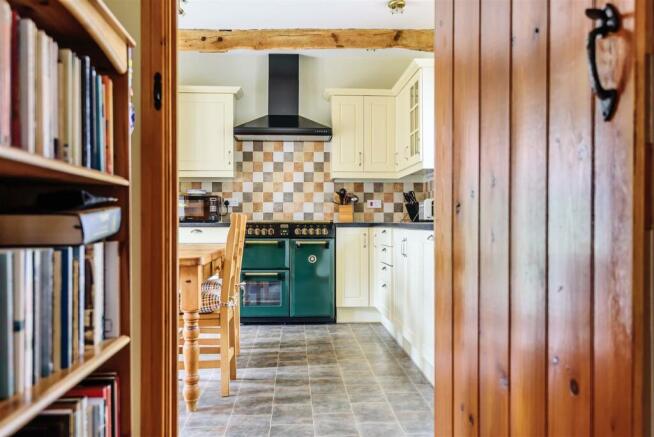 KITCHEN/DINING ROOM
