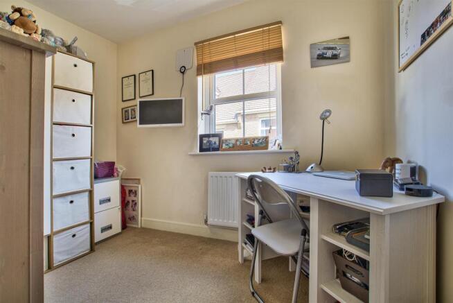Bedroom/ Office