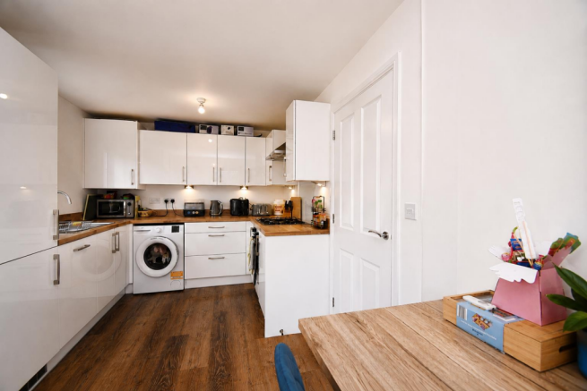 3 bed Semi-Detached for sale Image 6