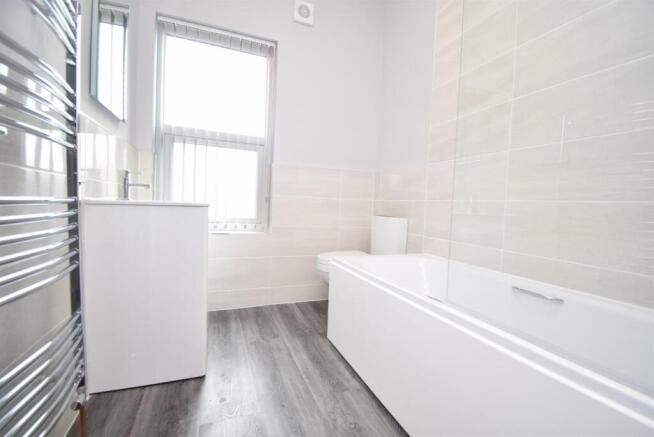 2 bed Terraced to rent Image 10