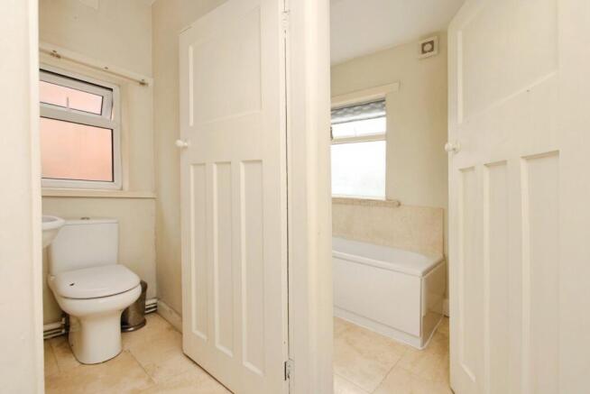 4 bed Semi-Detached for sale Image 11