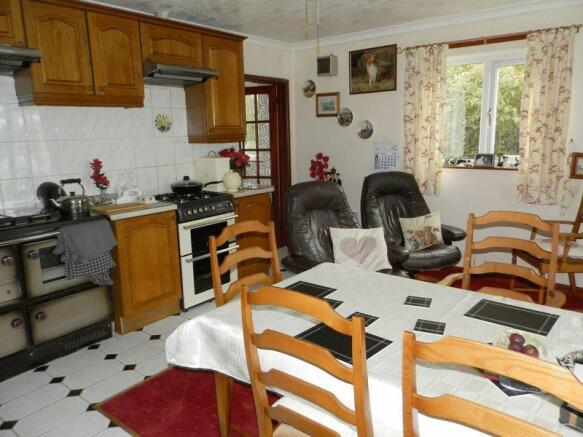 Kitchen / Dine...