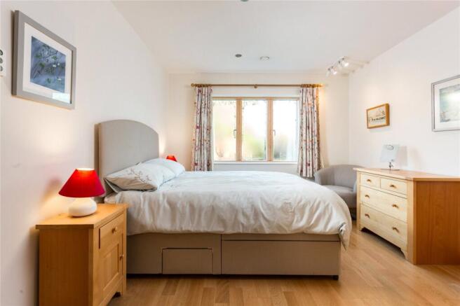 4 bed Detached for sale Image 7