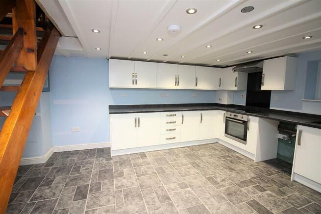 Kitchen 2.jpg
