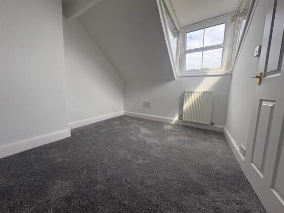4 bed Terraced to rent Image 8