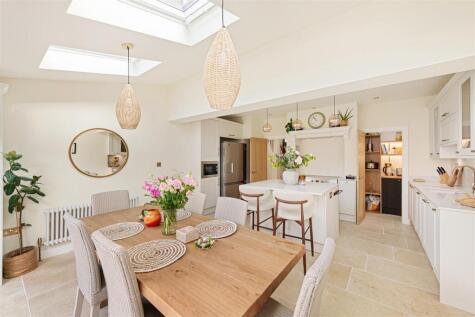 Dover House Road, London