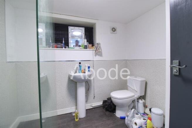5 bed House to rent Image 8