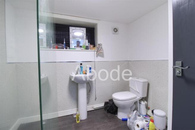 5 bed House to rent Image 8