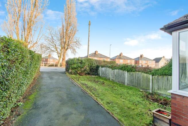 3 bed Semi-Detached for sale Image 6