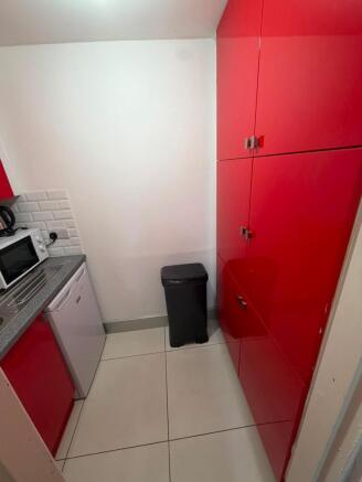 4 bed Flat to rent Image 12