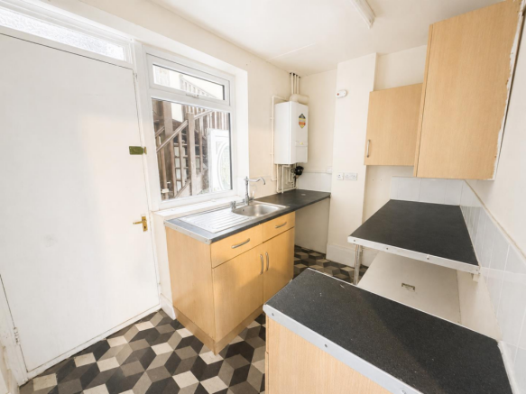 2 bed Apartment to rent Image 5