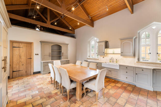 4 bed Detached for sale Image 12