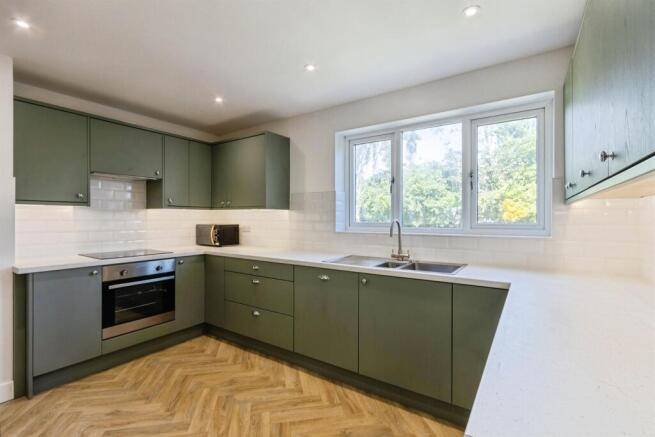 4 bed Detached for sale Image 8