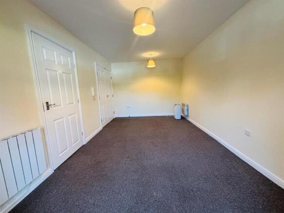 2 bed Flat for sale Image 4