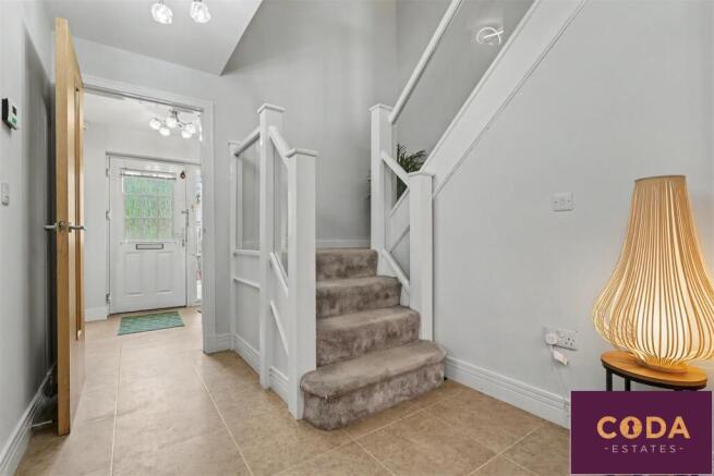 Ninian Crescent, Woodilee Village photo 4