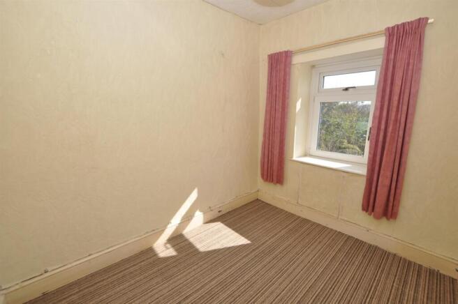 Front bedroom 3