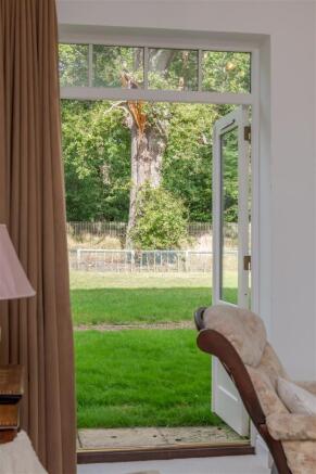 210927 - 6 Fountaine Court, Ampthill - 07.jpg