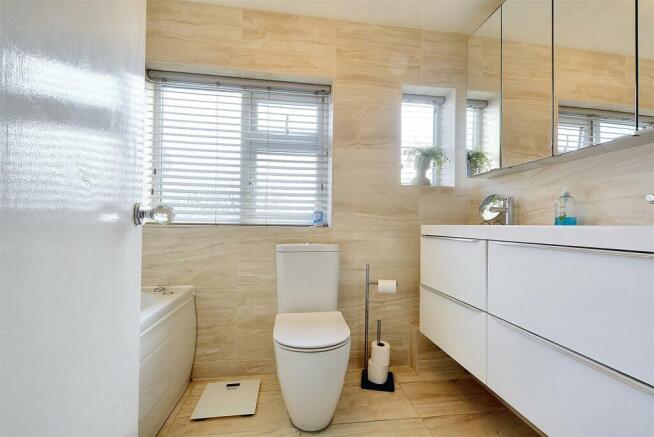 Bathroom_2.jpeg
