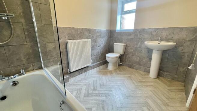 1 bed Ground Flat to rent Image 4