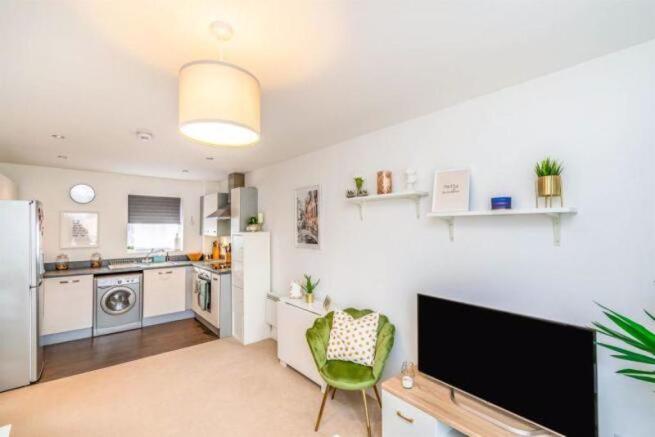 LOUNGE/KITCHEN