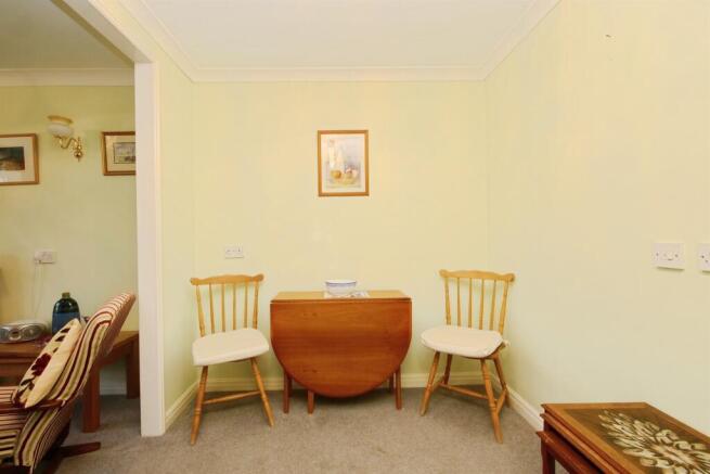 2 bed Retirement Property for sale Image 7