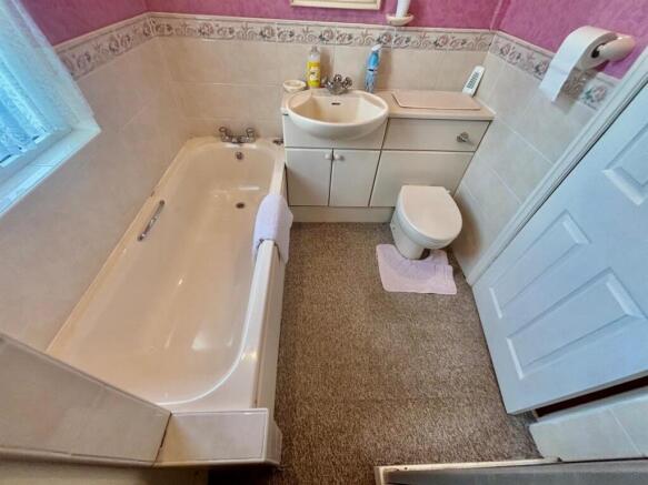 Bathroom / WC: