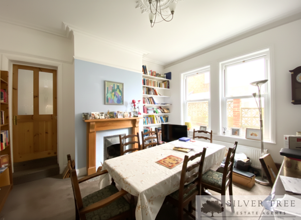 5 bed Semi-Detached for sale Image 4