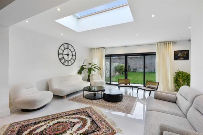 Rowden Road, Epsom, KT19 photo 4