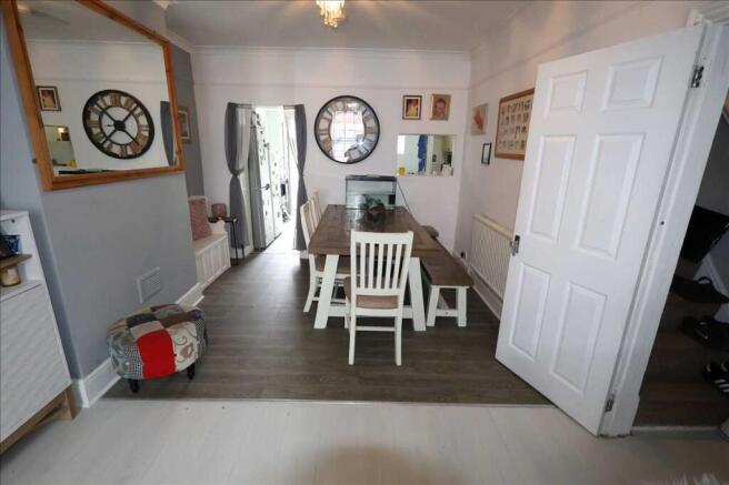 LOUNGE/DINING ROOM