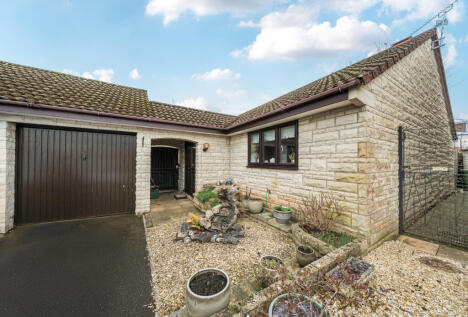 Sunridge Close, Midsomer Norton, Radstock, Somerset, BA3