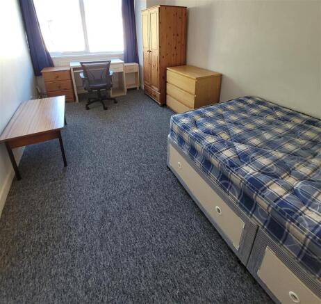 37B Bedroom 1.jpg