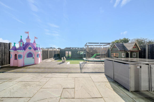 Herlwyn Avenue, Ruislip photo 4