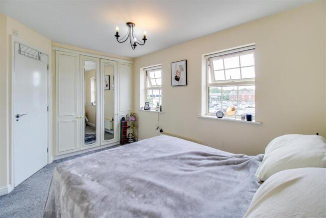 4 bed Semi-Detached for sale Image 11