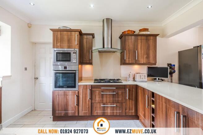 5 bed Detached for sale Image 11